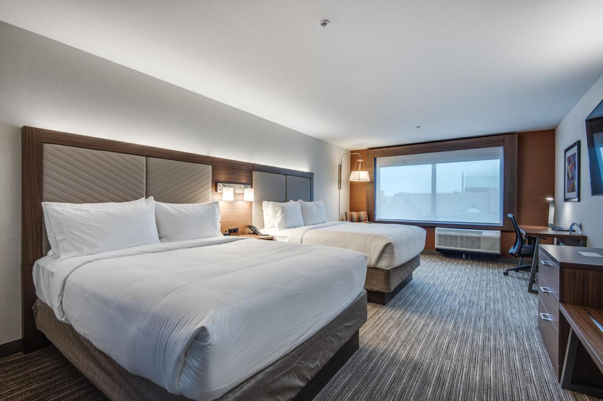 Queen Suite Two Queen Beds